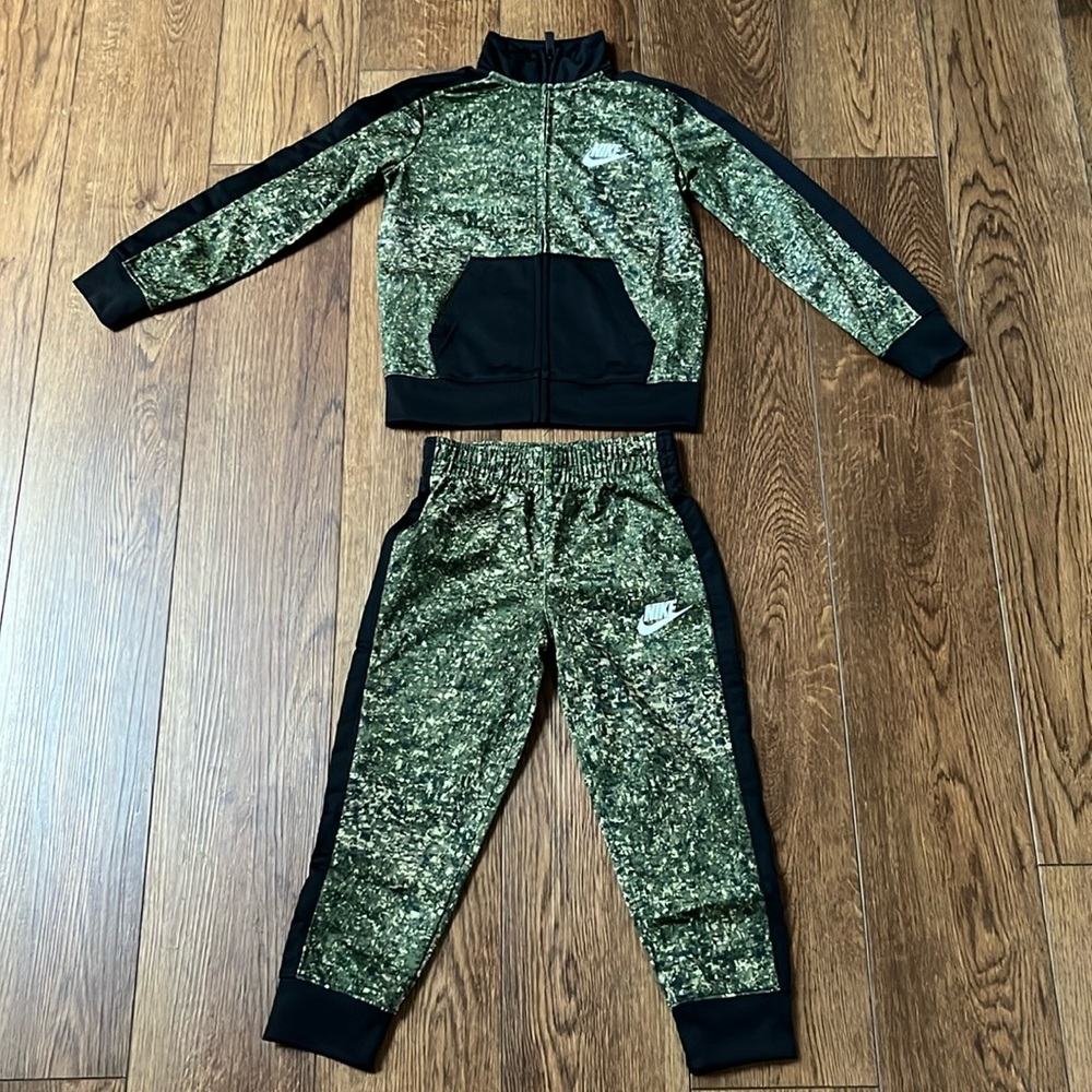 Nike boys sets